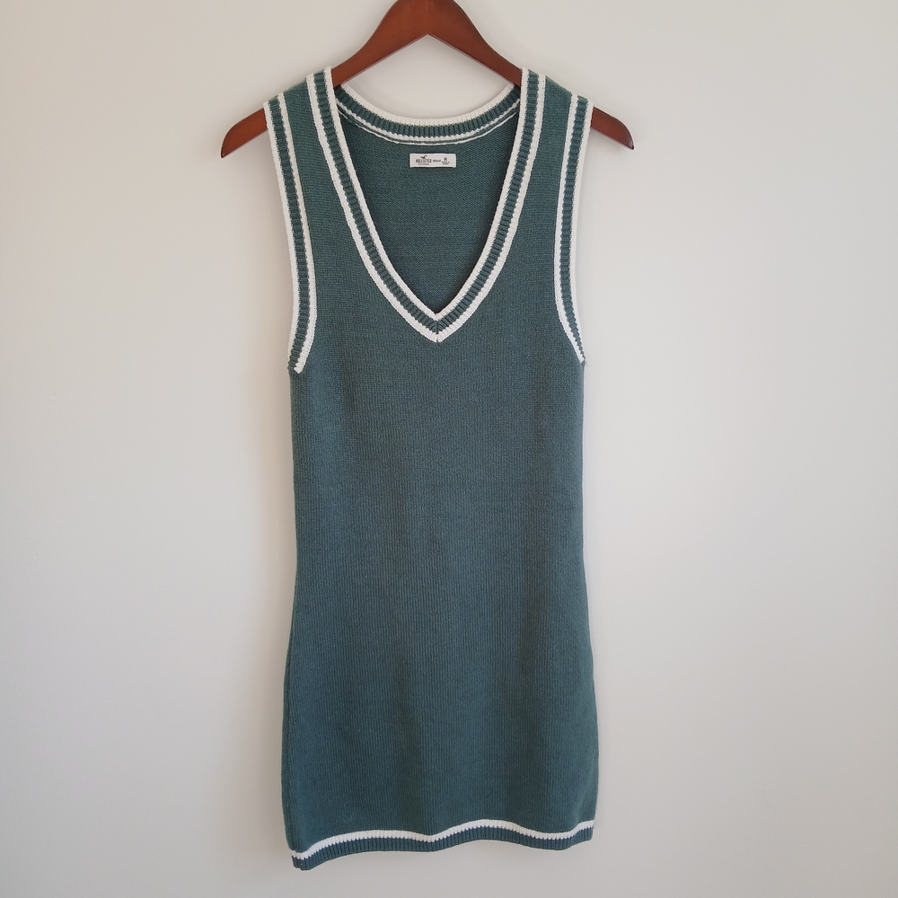 Hollister - Size Medium, Green and White, Sleeveless sweater dress